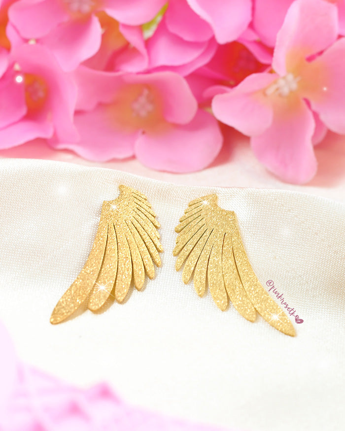 Aretes dorados maxi alas de ángel martilladas