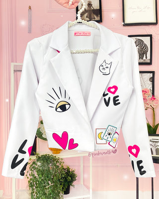 Blazer tipo torerito estampado de corazón y love