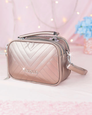 Bolso tipo cartera con líneas marcadas