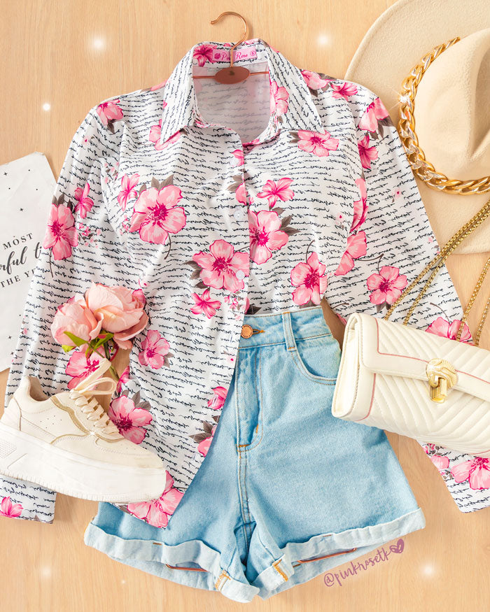 Camisa manga larga estampado letras y flores rosadas