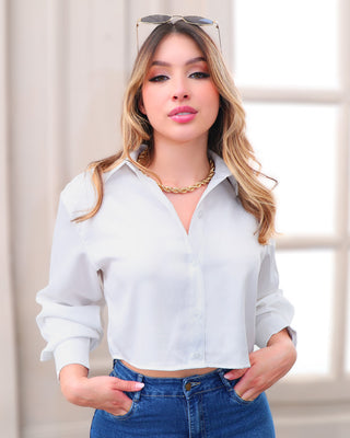 Camisa blanca corta, satín y manga larga