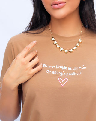 Camiseta con frase el amor propio es un imán