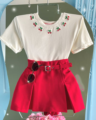 Camiseta con Bordado de Cerezas en el Cuello