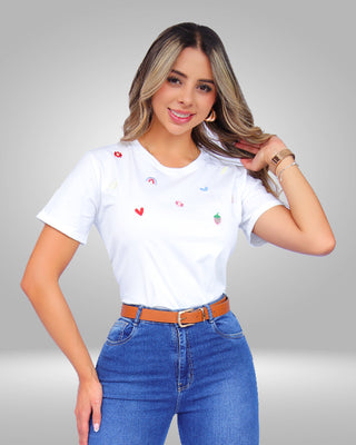 Camiseta con Detalles Bordados Multidiseño