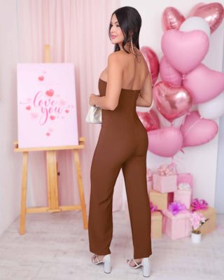 Enterizo café strapless de 4 botones y bota recta