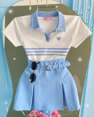 Blusa con cuello corazón y 3 líneas en el centro