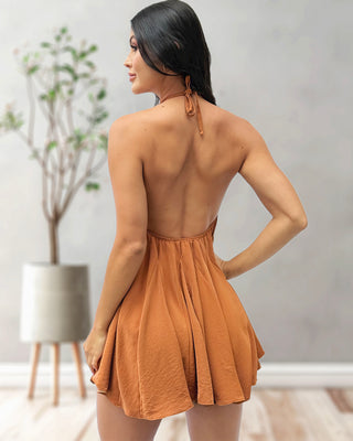 Vestido corto con espalda descubierta