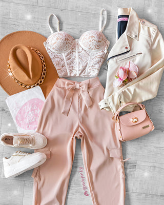 Pantalón cargo satinado con lazo y resorte abajo