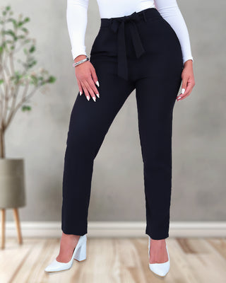 Pantalón con bolsillos y lazo en pretina