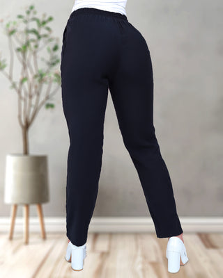 Pantalón con bolsillos y lazo en pretina