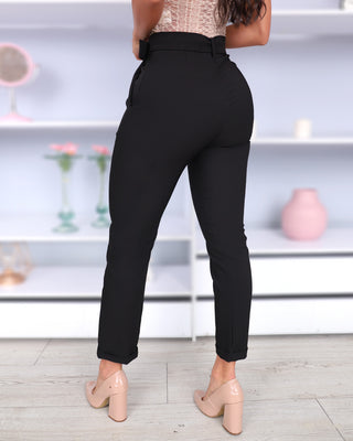 Pantalón negro de hebilla forrada