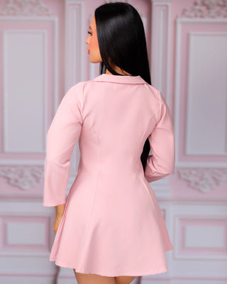 Vestido con 6 botones forrados encaje y cuello