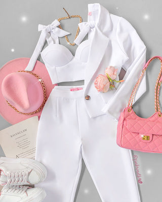 ¿Quieres lucir a la moda y sentirte cómoda al mismo tiempo? Nuestros almacenes de moda elegante en Bogotá tienen la respuesta. Descubre nuestra selección de prendas de vestir para mujer, incluyendo blazers largos, faldas, pantalones de moda y blusas para dama modernas. También contamos con una amplia variedad de camisas sport y jeans para mujer.