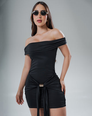 Vestido con Escote Bandeja y Herraje Dorado