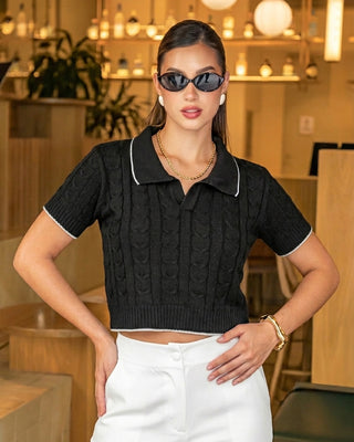 BLUSA TEJIDA NEGRA ANCHA CON CUELLO Y BORDE NEGRO