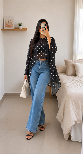 BLUSA ESTAMPADA  LARGA TIPO CAPA CON CIRCULOS BLANCOS