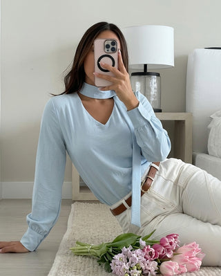 CAMISA AZUL MANGA LARGA CON CORBATIN
