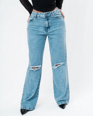 JEAN AZUL BOTA ANCHA CON ROTOS EN LA RODILLA