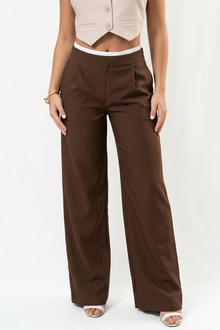 Pantalón cafe de Bota Ancha con Pretina Combinada