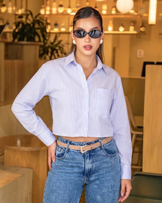 CAMISA AZUL CORTA DE RAYAS CRUZADA ATRAS