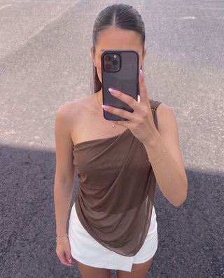 Blusa café y encima en mallatex con pico y tira al hombro, detalle — Pink Rose