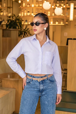 CAMISA AZUL CORTA DE RAYAS CRUZADA ATRAS