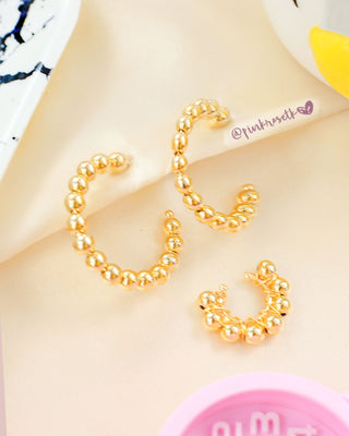 Trio de aretes y ear cuff en balines dorado