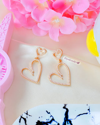 Aretes colgantes de corazón hueco