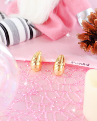 Aretes dorados concha
