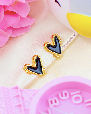 Aretes dorado y negro corazón