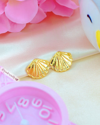 Aretes dorados concha de mar pequeños