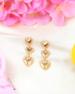 Aretes dorados tres corazones