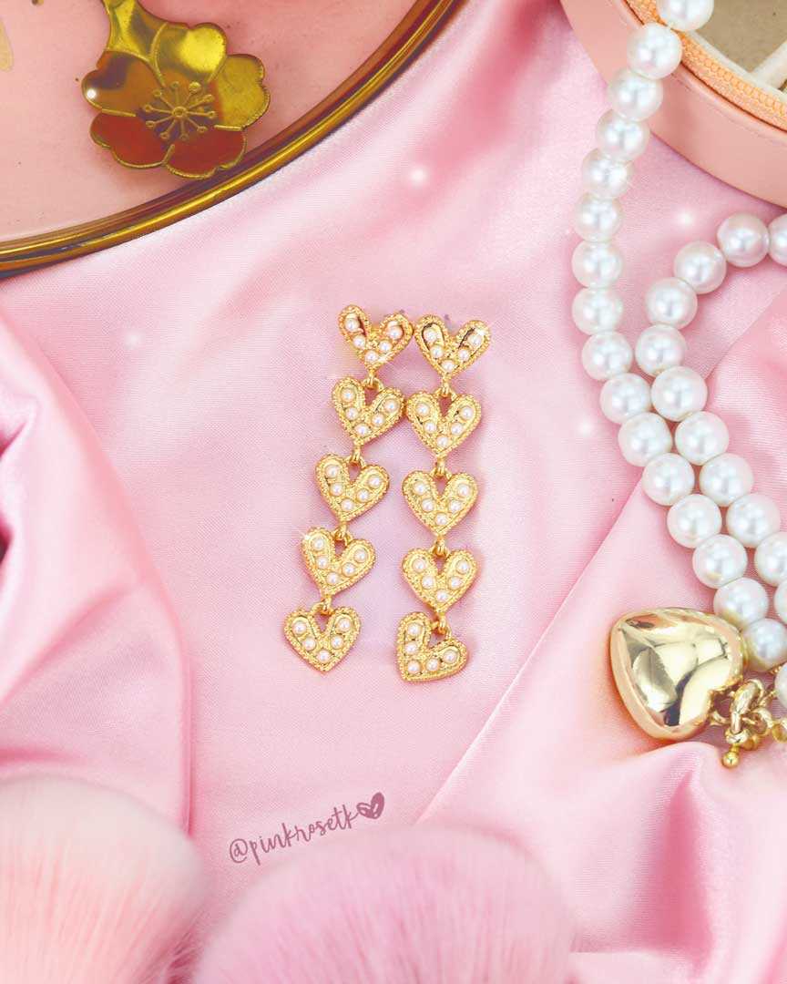 Aretes dorados 5 corazones con mini perlas
