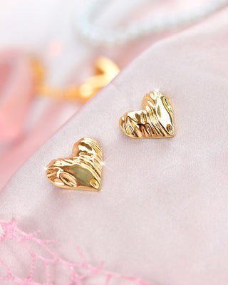 Arete tipo topo con corazón corrugado