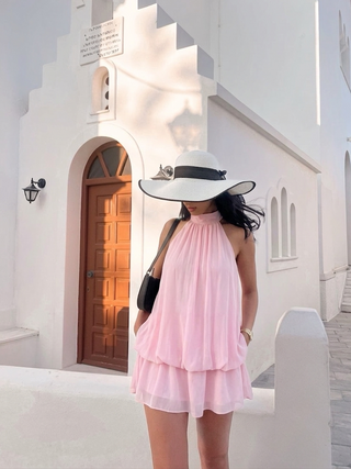 VESTIDO ROSADO EN GLOBO CON ESPALDA DESCUBIERTA Y CUELLO HALTER