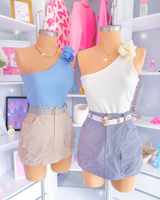 Bodysuit en Rib Blanco de un Solo Hombro y 3 Rosas