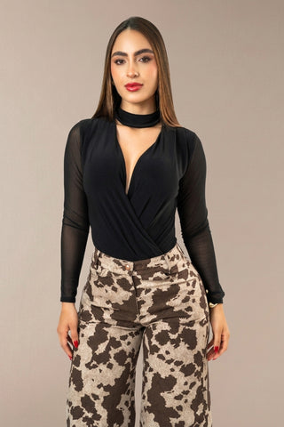 Body de cuello alto cruzado con mangas de mallatex