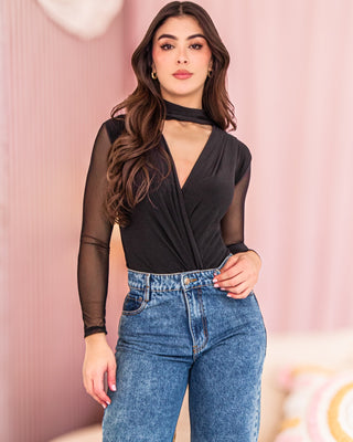 Body de cuello alto cruzado con mangas de mallatex