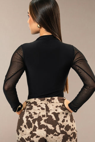 Body de cuello alto cruzado con mangas de mallatex