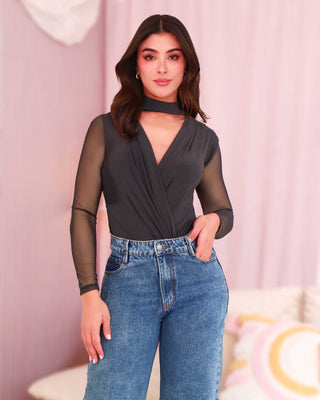 Body de cuello alto cruzado con mangas de mallatex