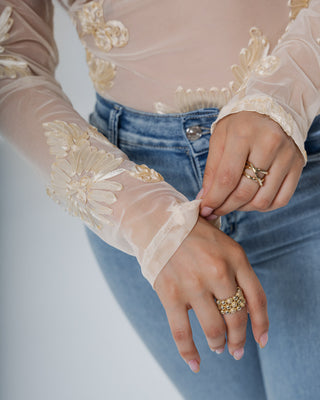 Body de Encaje con Manga Larga y Flores Bordada