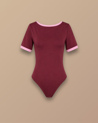 Body con Escote Redondo  manga corta Vino Tinto con Ribetes Rosados