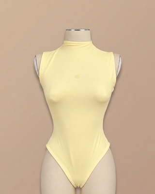 BODY AMARILLO MANGA SISA CON CUELLO Y LOGO PINK ROSE