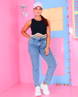 Blusa corta  negro con aplique de perlas
