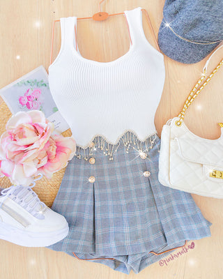 Blusa corta blanca en rib con apliques brillantes