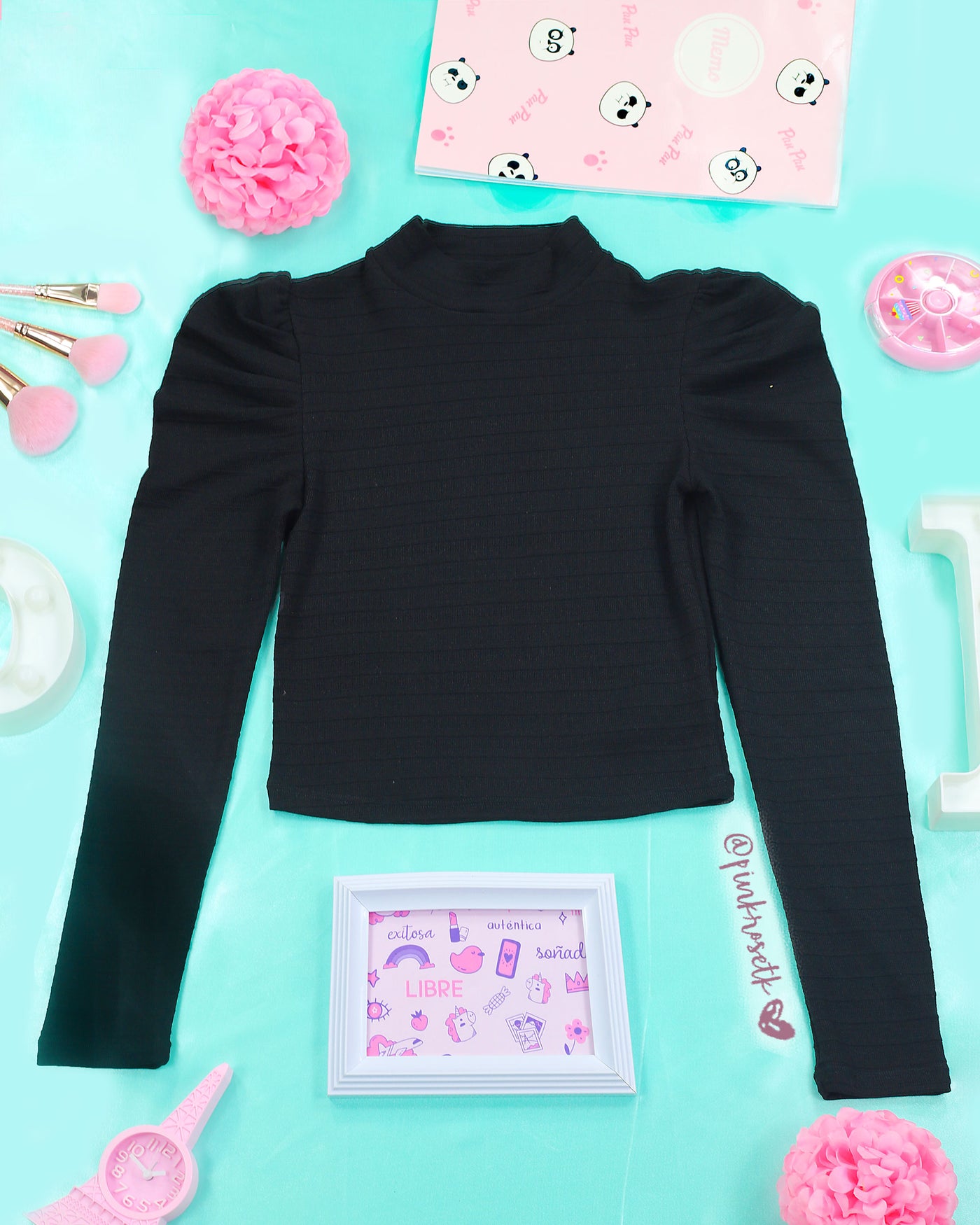 Blusa cuello tortuga negro manga puff