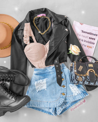 Chaqueta cuerina negra y cremalleras
