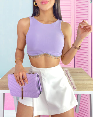 Blusa corta lavanda manga sisa con apliques brillantes