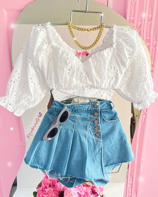 Crop top blanco ojalillo manga larga amarrar atrás