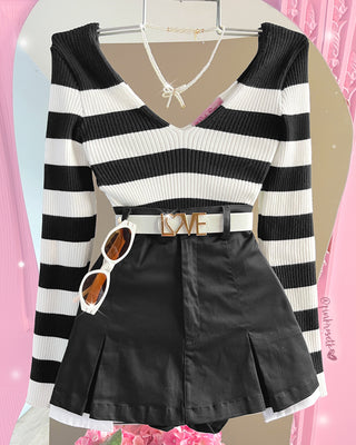 Blusa manga larga tejida rayas blancas y negras cuello v